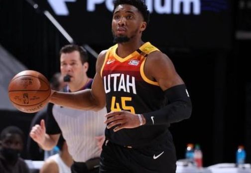 杰伦·约翰逊成老鹰队史常规赛首位单场拿15+15+15球员