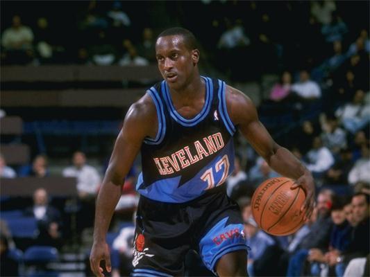 麦肯尼：没能拿下3分很遗憾；新教练带来了新的理念和活力