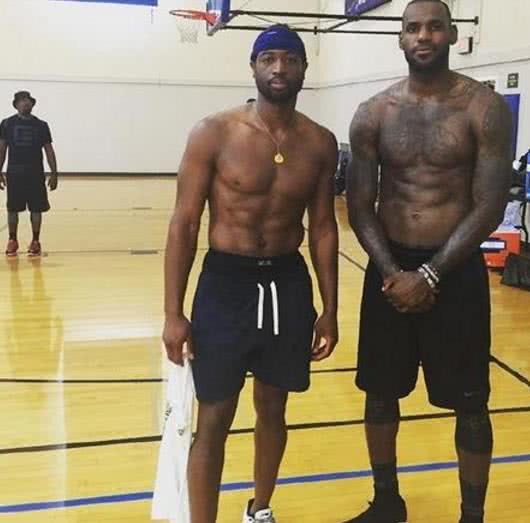 新闻发布会 新闻发布会