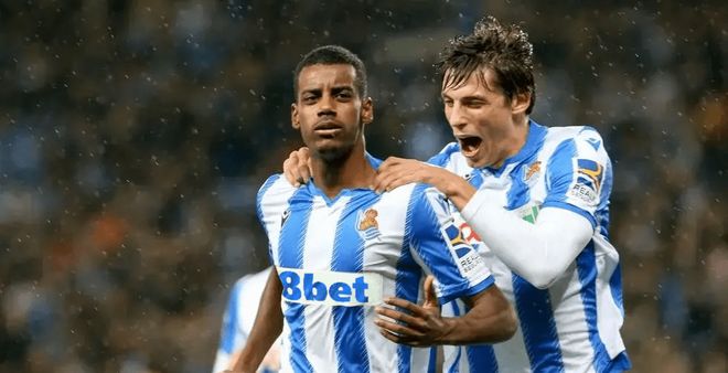 显得愈发吃 显得愈发吃